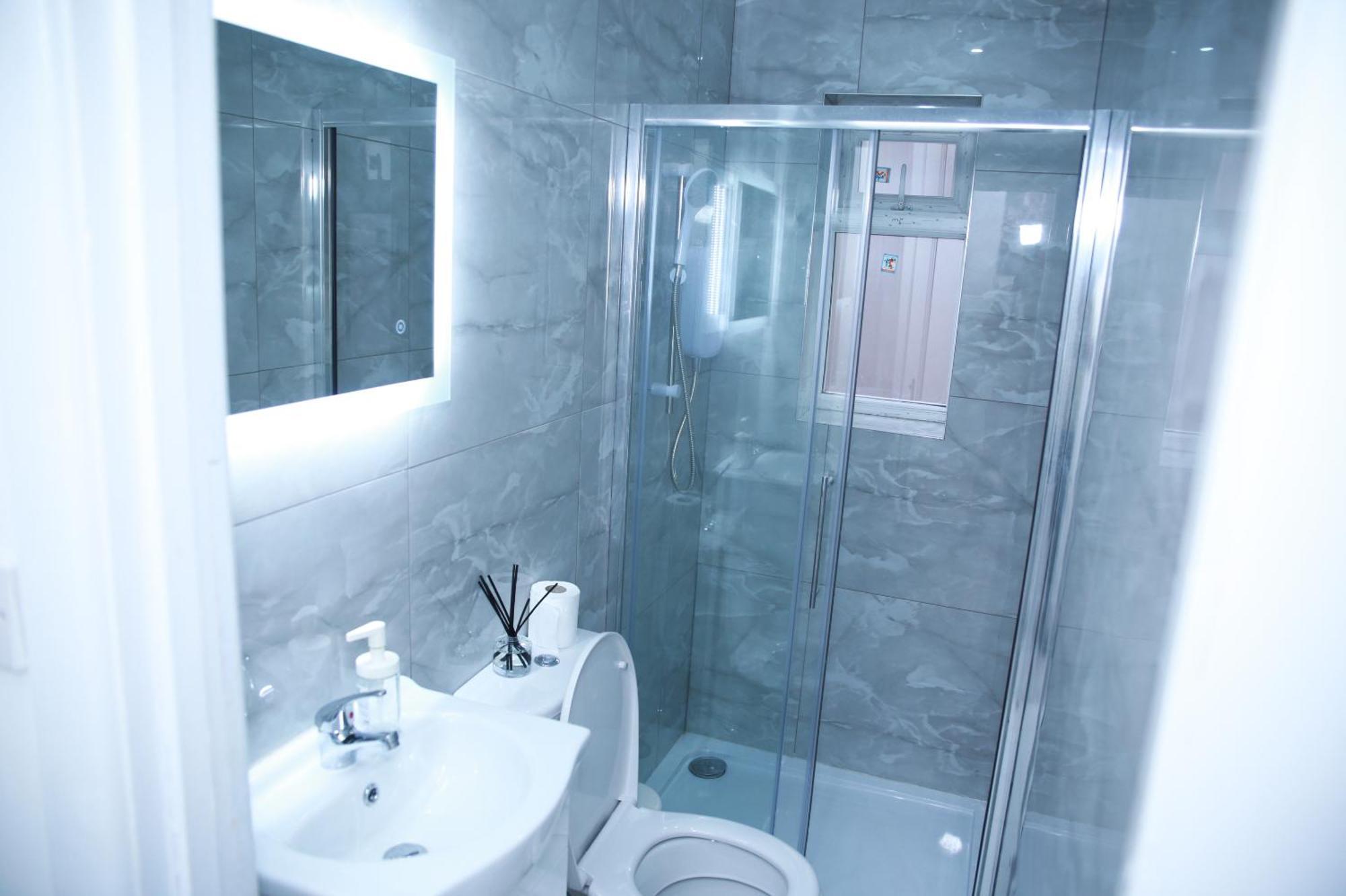 Harrow Luxury Flat With Free Parking. Apartment Londra Exterior foto